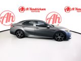 Used 2018 Toyota Camry SE image 2