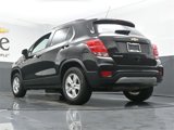 Used 2022 Chevrolet Trax LT w/ LT Convenience Package image 5