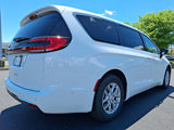 New 2025 Chrysler Pacifica Select image 4