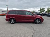 Used 2014 Chrysler Town & Country Touring-L image 4