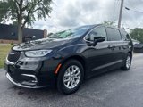 Used 2023 Chrysler Pacifica Touring-L image 3