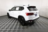 Certified 2022 Volkswagen Taos SE w/ Panoramic Sunroof Package image 4