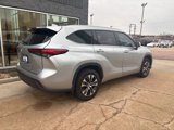 Used 2022 Toyota Highlander XLE image 6