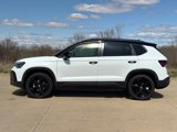 New 2025 Volkswagen Taos SE image 2