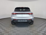Certified 2024 Porsche Macan image 6