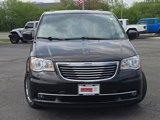 Used 2014 Chrysler Town & Country Touring image 4