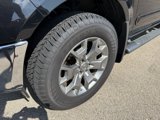 Used 2019 Nissan Frontier SL image 3