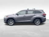 Used 2019 Toyota Highlander XLE image 2