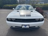 Used 2014 Dodge Challenger SXT image 2