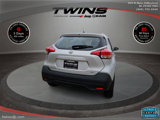 Used 2018 Nissan Kicks SV image 3