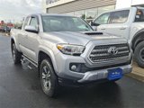 Used 2017 Toyota Tacoma TRD Sport image 2
