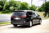Used 2022 Chrysler Pacifica Touring-L image 5