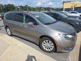 Used 2018 Chrysler Pacifica Touring-L image 2