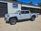 Used 2019 Toyota Tacoma TRD Off-Road image 2