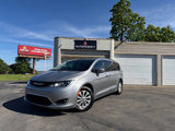 Used 2018 Chrysler Pacifica Touring-L w/ Premium Audio Group image 2