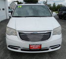 Used 2014 Chrysler Town & Country Touring image 4