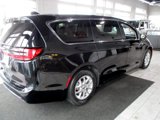 Used 2023 Chrysler Pacifica Touring-L image 5