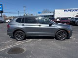 Used 2022 Volkswagen Tiguan SE w/ Panoramic Sunroof Package image 2