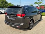 Used 2017 Chrysler Pacifica Limited image 2
