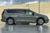 New 2025 Chrysler Pacifica Select image 3