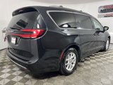 Used 2021 Chrysler Pacifica Touring-L image 3