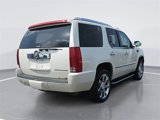 Used 2008 Cadillac Escalade AWD image 3