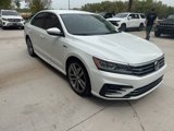 Used 2018 Volkswagen Passat 2.0T R-Line w/ R-Line Lighting Package image 4