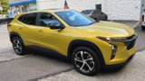 Used 2024 Chevrolet Trax RS w/ Sunroof Package image 2