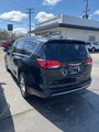 Used 2019 Chrysler Pacifica Limited image 4
