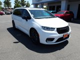 New 2024 Chrysler Pacifica Limited w/ S Appearance Package image 2
