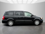 Used 2015 Chrysler Town & Country Touring image 2