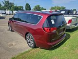 Used 2017 Chrysler Pacifica Limited image 5