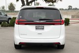 Used 2022 Chrysler Pacifica Touring-L image 5
