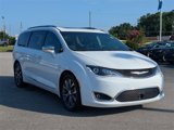 Used 2017 Chrysler Pacifica Limited image 2