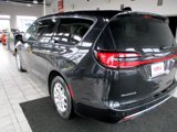 Used 2023 Chrysler Pacifica Touring-L image 4