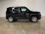 Used 2016 Jeep Renegade Latitude image 2