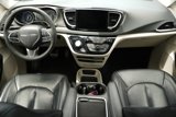 Used 2022 Chrysler Pacifica Touring-L image 2