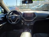 Used 2017 Jeep Cherokee Latitude image 5