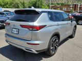 Used 2023 Mitsubishi Outlander SE image 3
