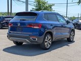Certified 2022 Volkswagen Taos SE w/ Driver Assistance Package image 3