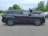 Used 2021 Toyota Highlander XLE image 2