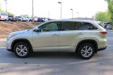 Used 2015 Toyota Highlander LE image 2