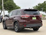 Used 2016 Toyota Highlander XLE image 3