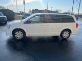 Used 2018 Dodge Grand Caravan SE w/ UConnect Hands-Free Group image 2