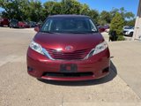 Used 2017 Toyota Sienna LE image 3