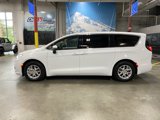 Used 2023 Chrysler Pacifica Touring-L image 2
