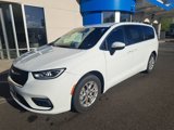 Used 2023 Chrysler Pacifica Touring-L image 2