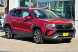 Certified 2022 Volkswagen Taos SE w/ Panoramic Sunroof Package image 2
