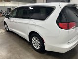Used 2022 Chrysler Voyager LX image 5