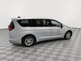 Used 2022 Chrysler Voyager LX image 5